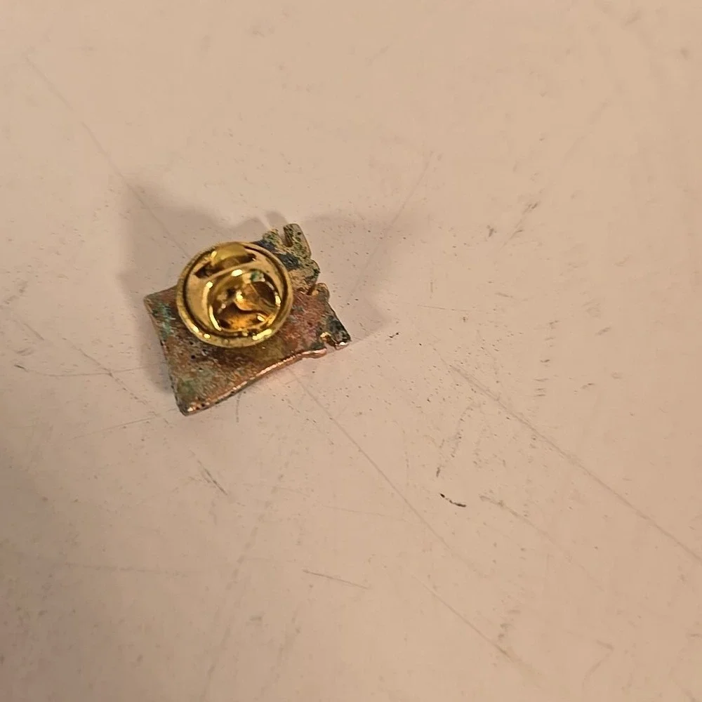 Vintage Flag Collection US Flag Gold Tone Enamel Lapel Hat Pin